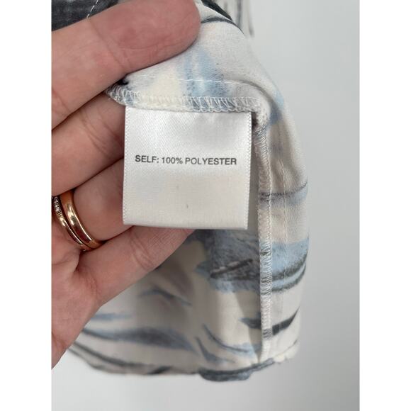 Rose and Olive‎ White Gray Blue Abstract Top Size 1X Flowy Coastal Cool - Picture 6 of 6